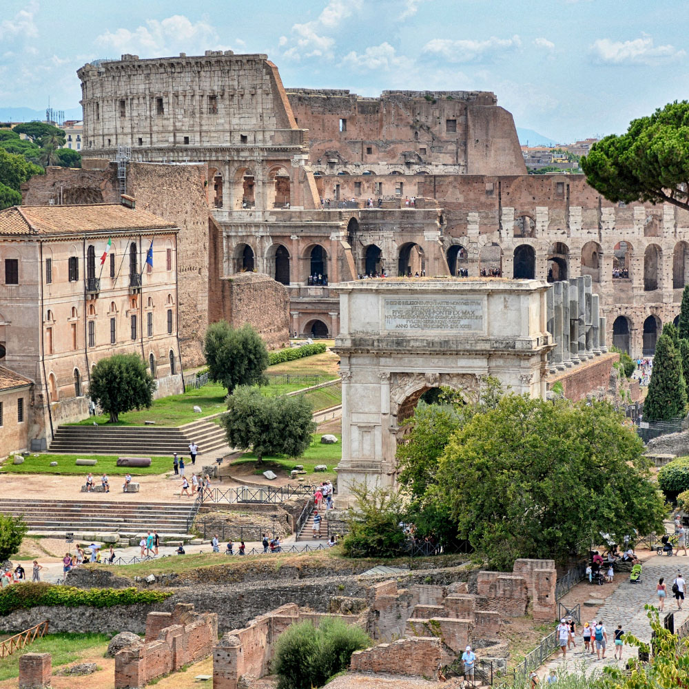 Roma Archeologica Colosseo Fori Romani foto di David Edkins Unsplash